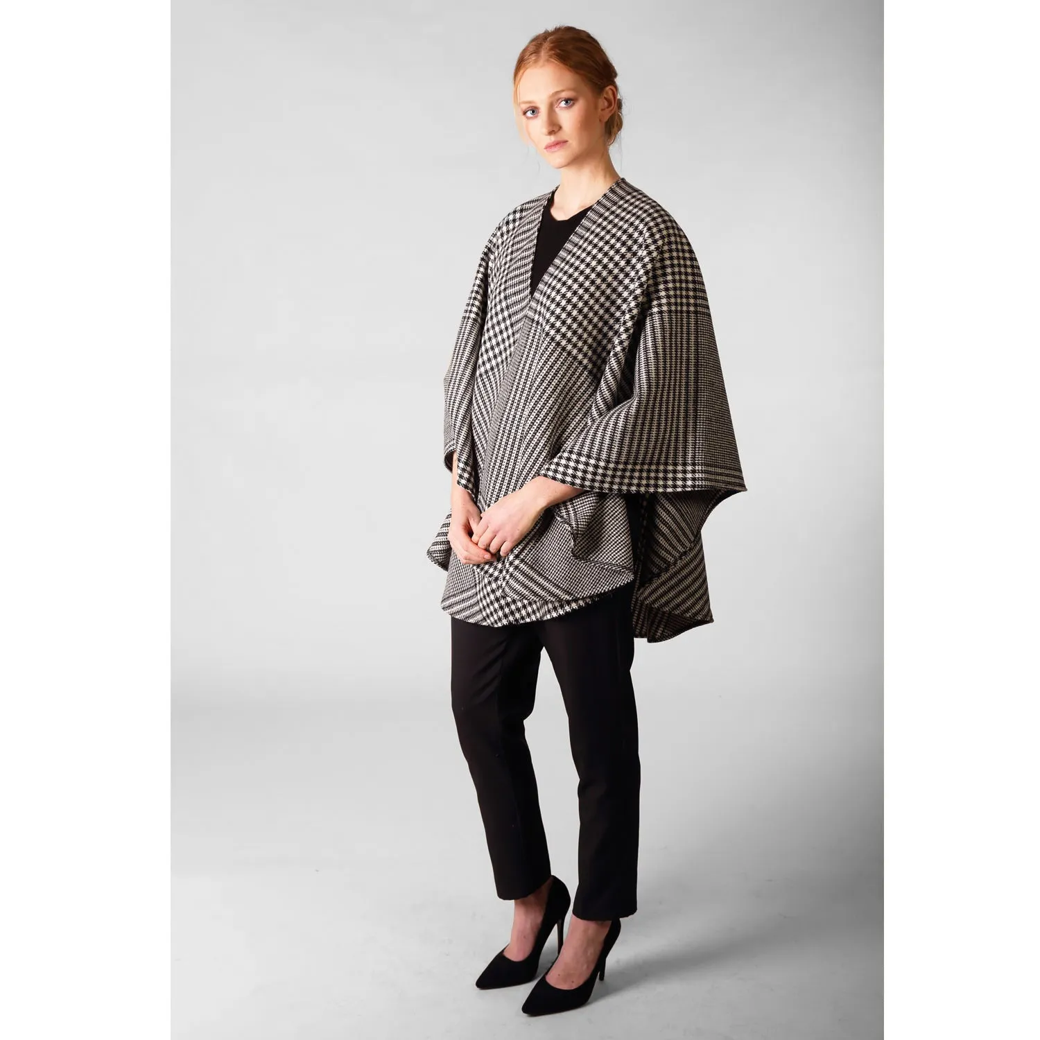 Holly Cape, Houndstooth