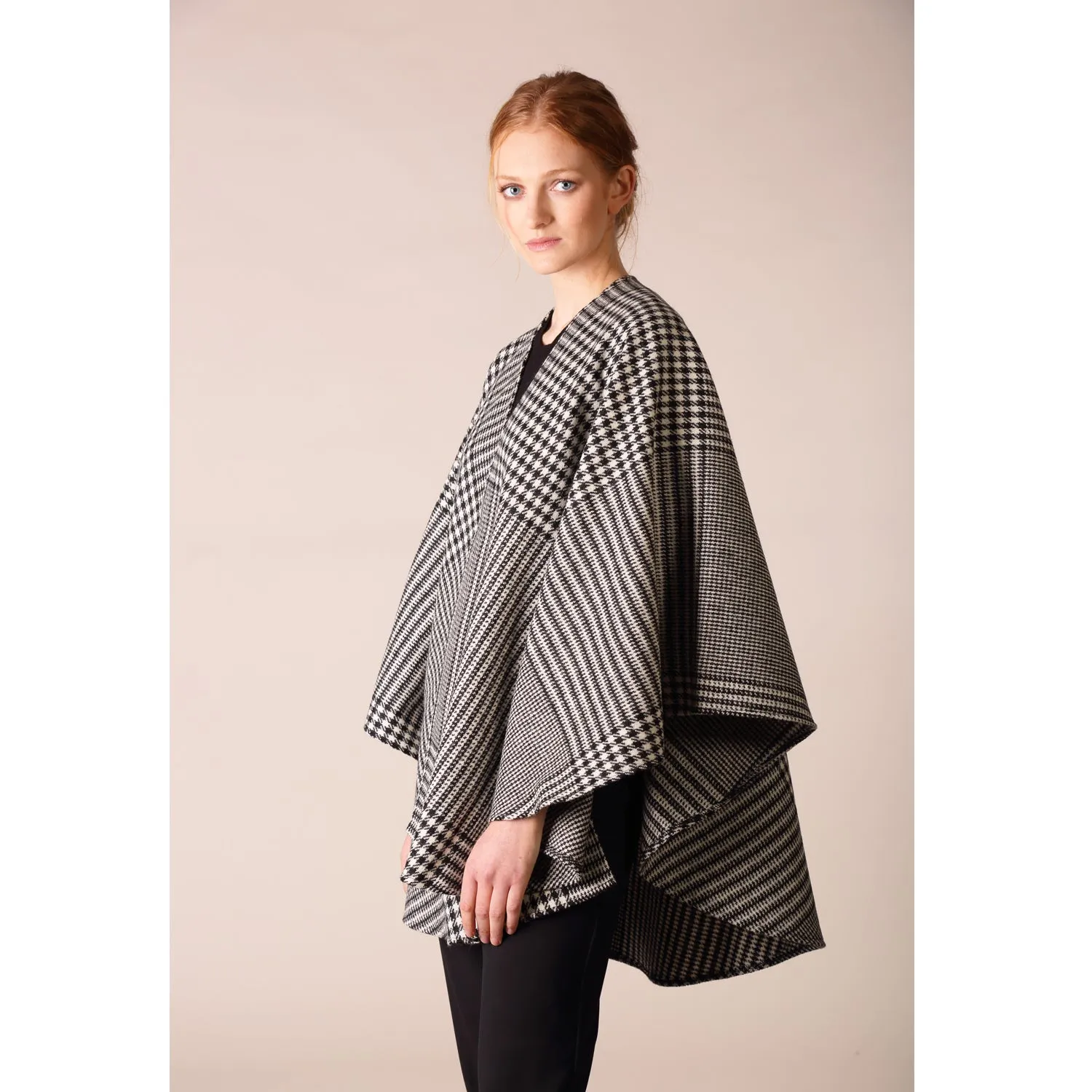 Holly Cape, Houndstooth