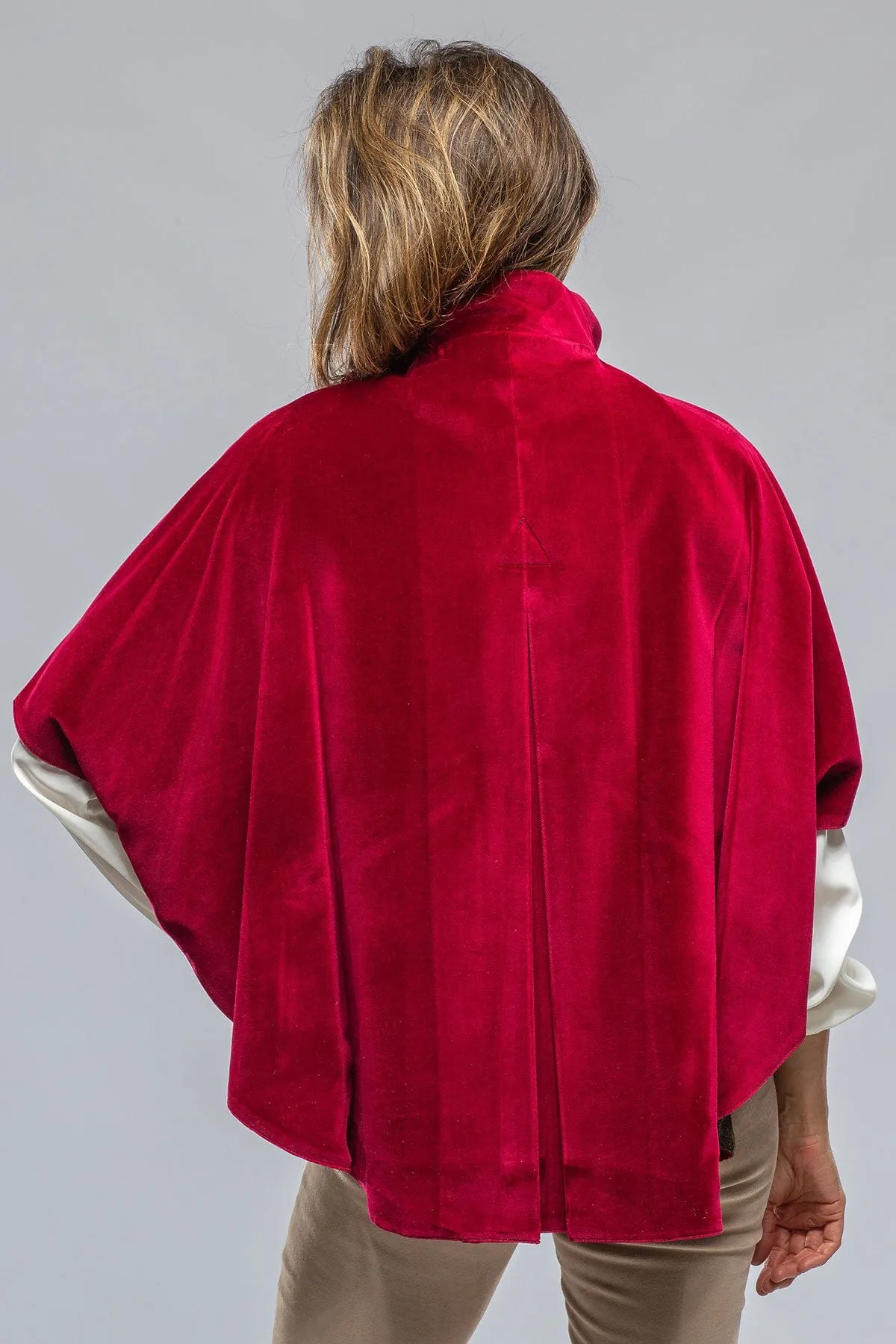 Ordesa Reversible Tweed/Velvet Cape In Wine