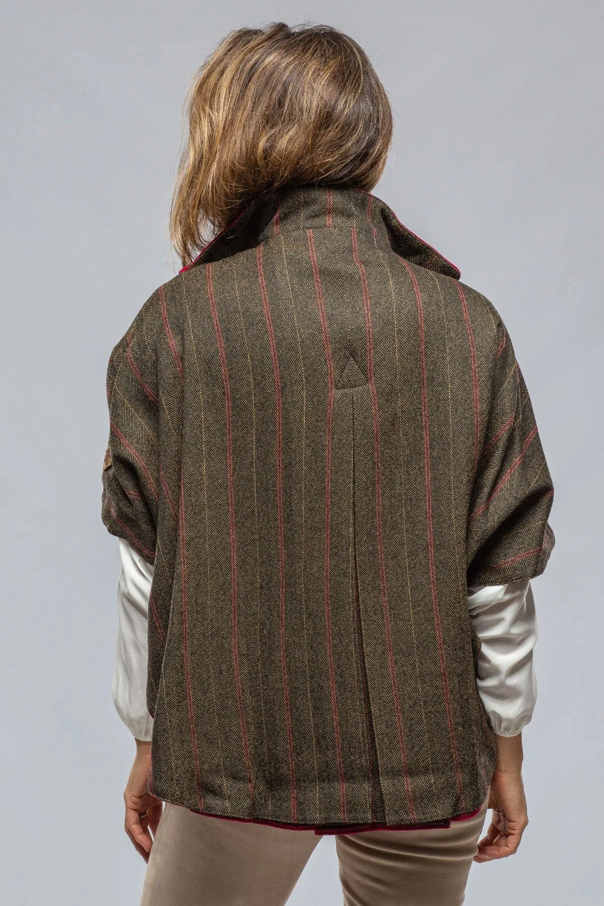 Ordesa Reversible Tweed/Velvet Cape In Wine