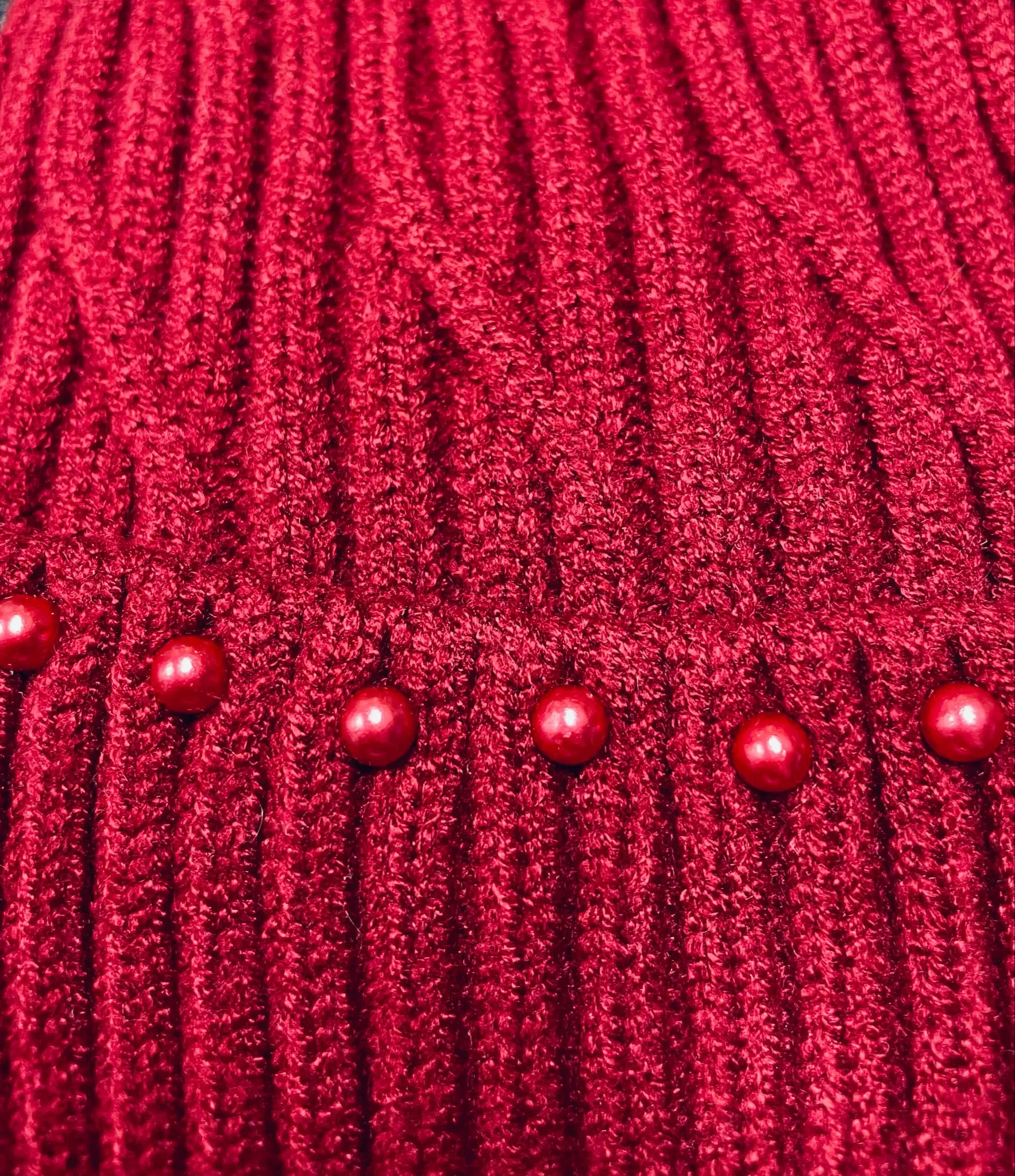 SCARLET PEARL Beanie